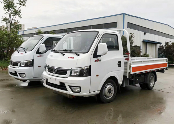 東風(fēng)途逸3.2米1.5噸藍(lán)牌氣瓶運(yùn)輸車(chē)