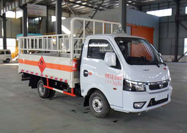 東風(fēng)途逸3.2米1.5噸藍(lán)牌氣瓶運(yùn)輸車(chē)